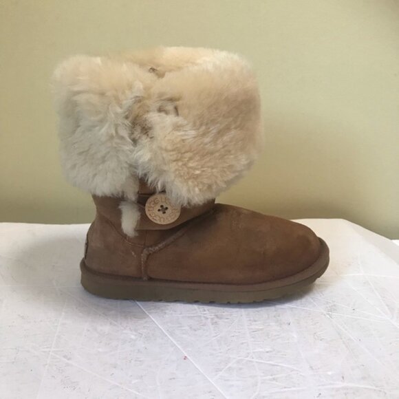 UGG BAILEY 3 Button Tall Boots Shearling Cozy Tan Fur Snow Booties Warm Snow 5 - Picture 5 of 13